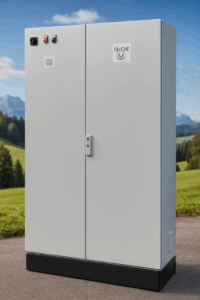 Energiespeicher für Betriebsräume von Up-Cell vor grüner Landschaft